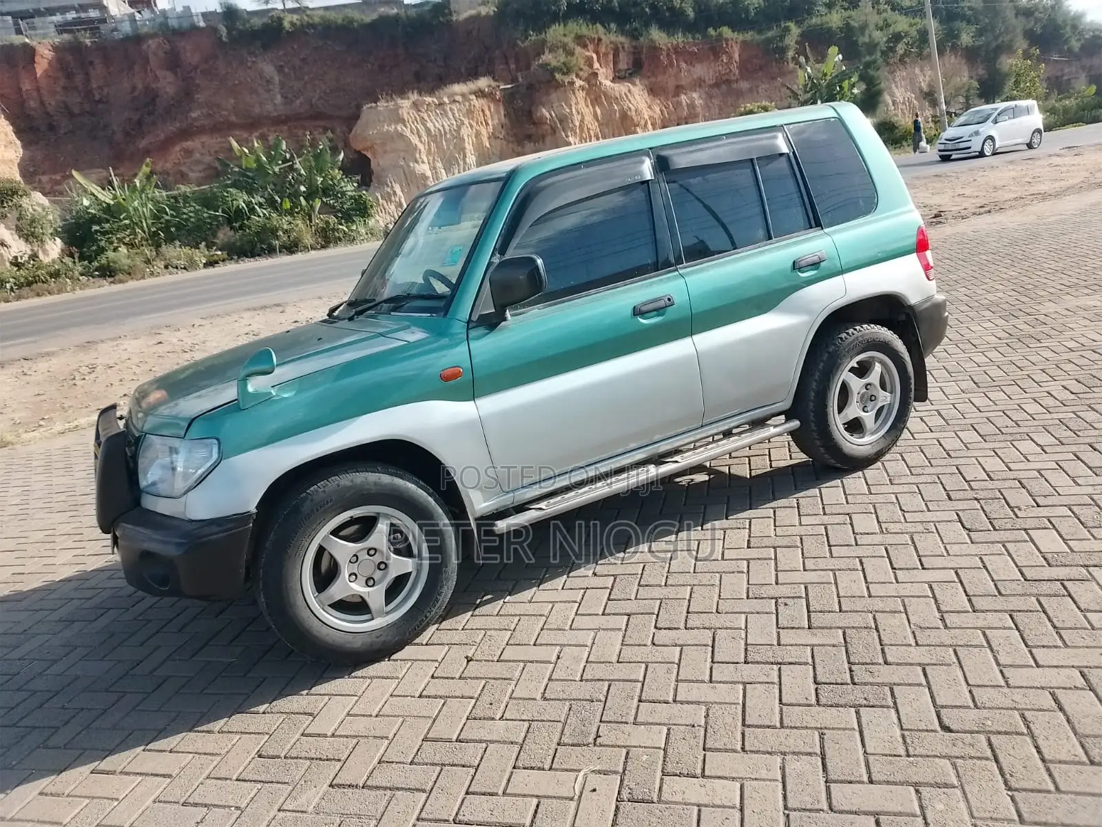 Mitsubishi Pajero 2000 Green
