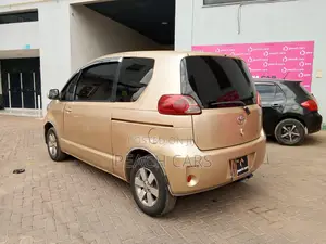 Toyota Porte 2010 Gold
