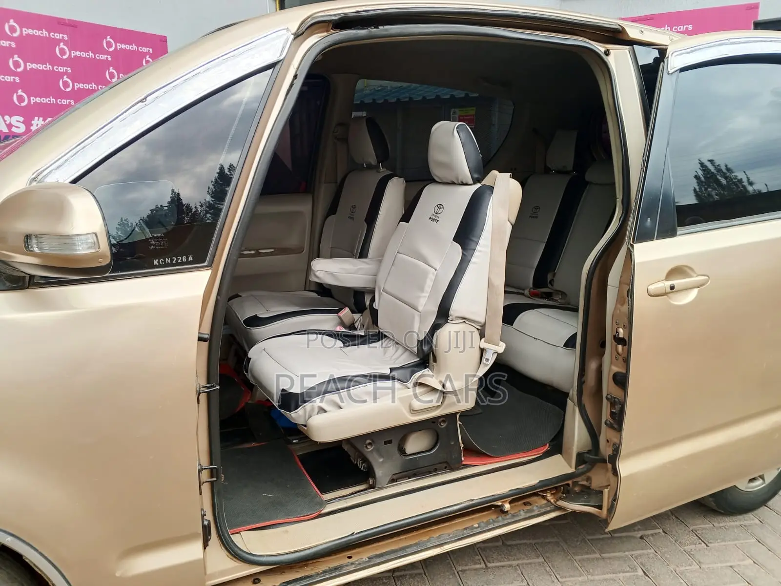 Toyota Porte 2010 Gold