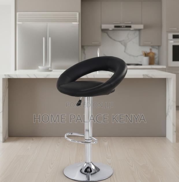 Bar Stool: Moon Shape Vintage High Bar Chair - main view