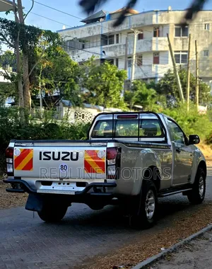 Isuzu D-MAX 2021 Silver
