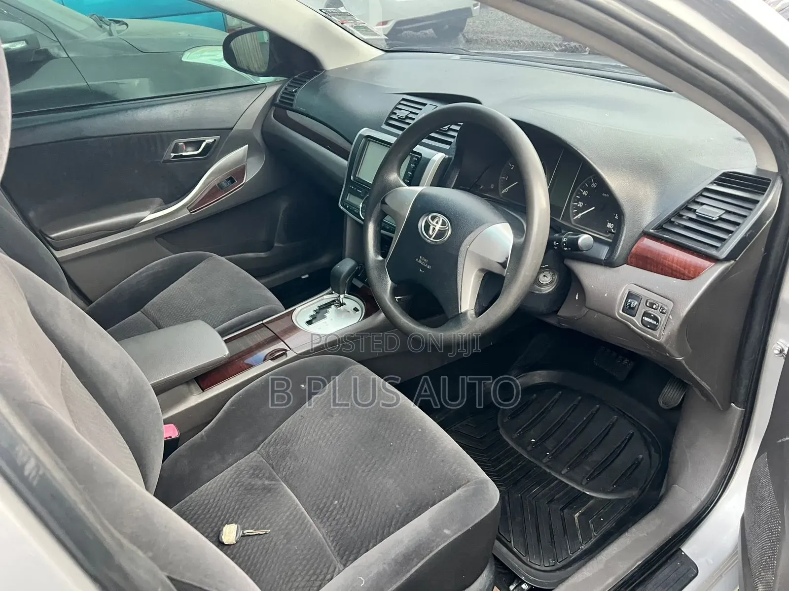 Toyota Premio 2015 Silver