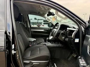 Toyota Hilux 2021 Black