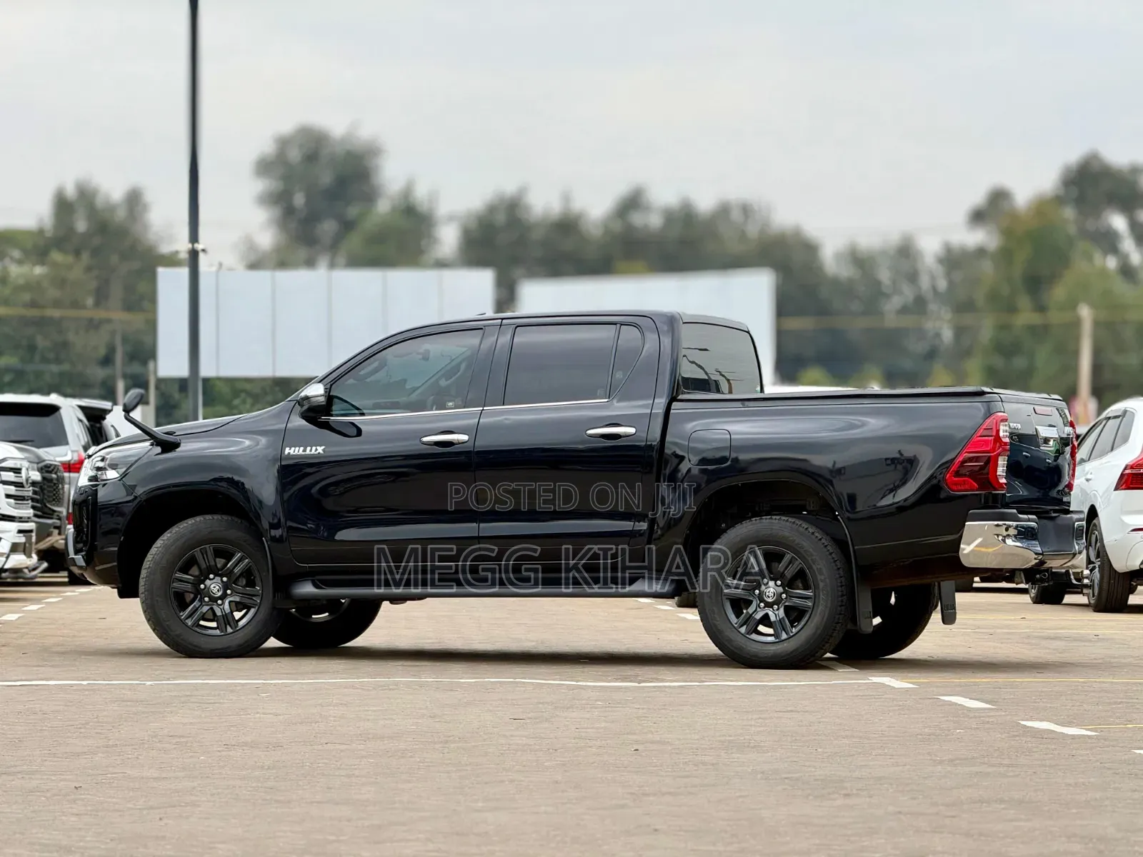 Toyota Hilux 2021 Black