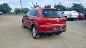 Volkswagen Tiguan 2011 Red