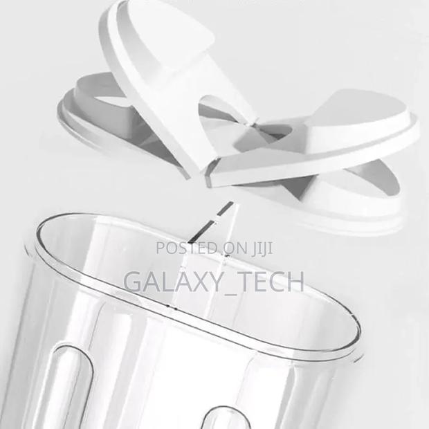 Cereal Storage Container With Airtight Lids and 2 Compartments - thumbnail 4