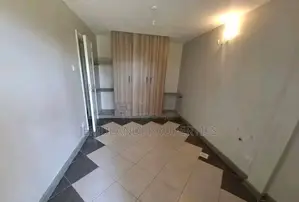 5bdrm Maisonette in Parliament Road, Gateway Mall Area for rent