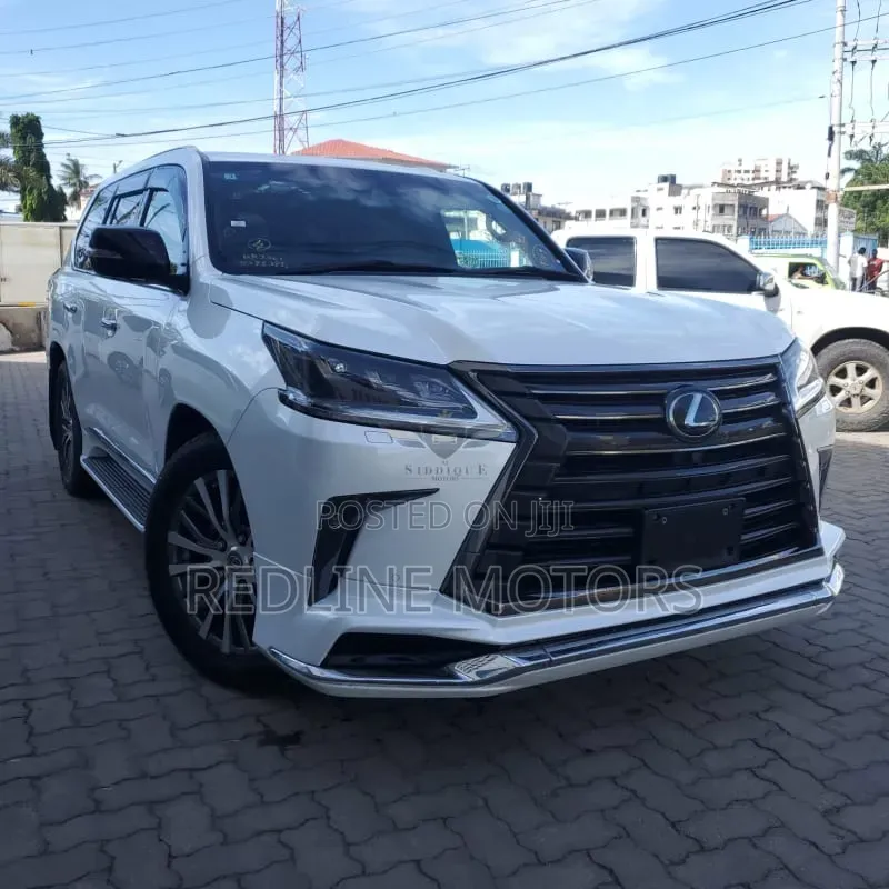 Lexus LX 570 AWD 2019 White