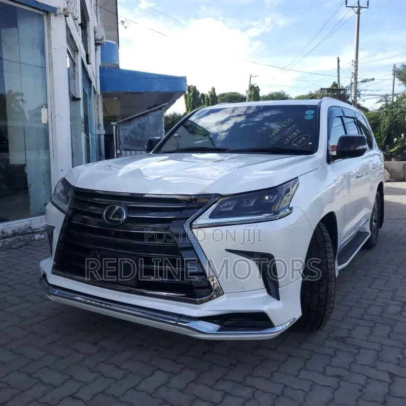 Lexus LX 570 AWD 2019 White