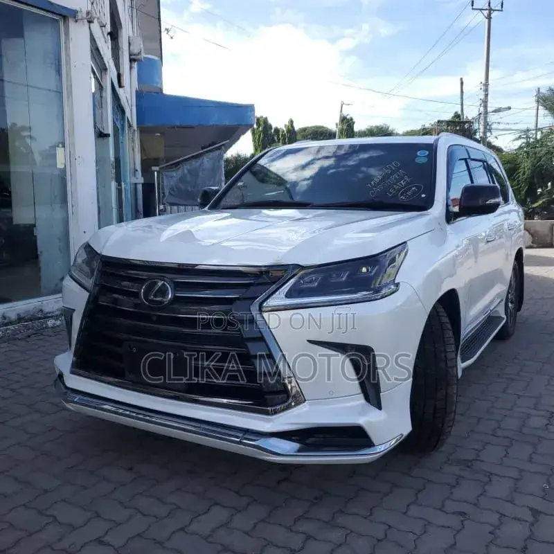 Lexus LX 570 AWD 2019 White