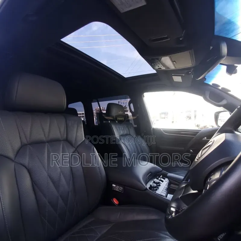 Lexus LX 570 AWD 2019 White