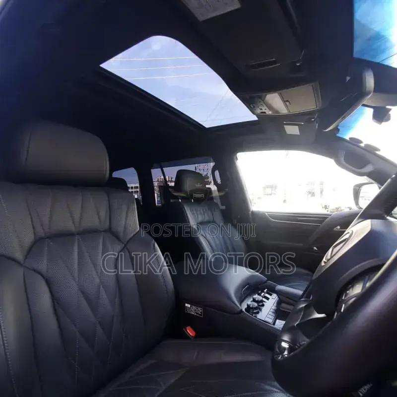 Lexus LX 570 AWD 2019 White