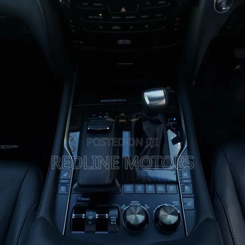 Lexus LX 570 AWD 2019 White
