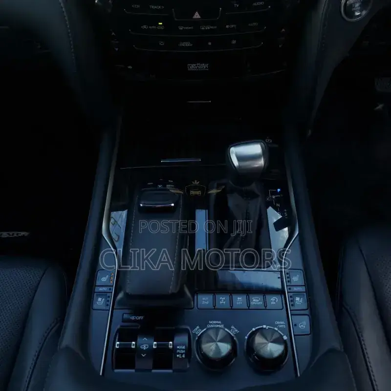 Lexus LX 570 AWD 2019 White