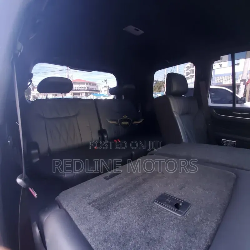 Lexus LX 570 AWD 2019 White