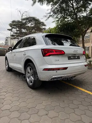 Audi Q5 2.0T Premium AWD quattro 2019 White