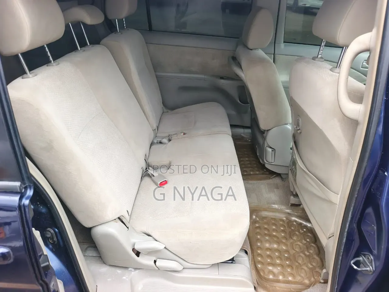 Toyota ISIS 2012 Blue