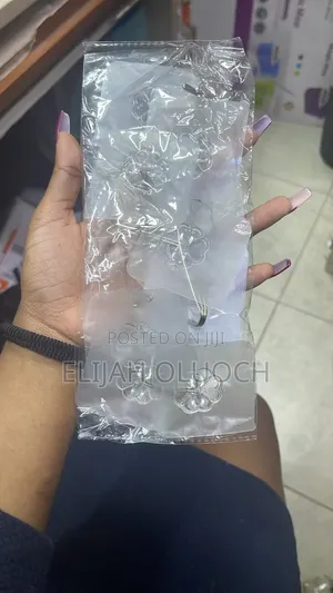 10pcs Strong Transparent Hooks Color: