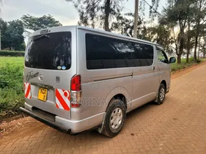 Toyota HiAce 2014 Silver