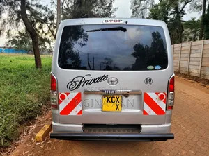 Toyota HiAce 2014 Silver