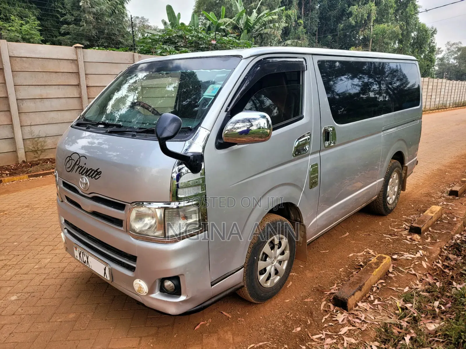 Toyota HiAce 2014 Silver