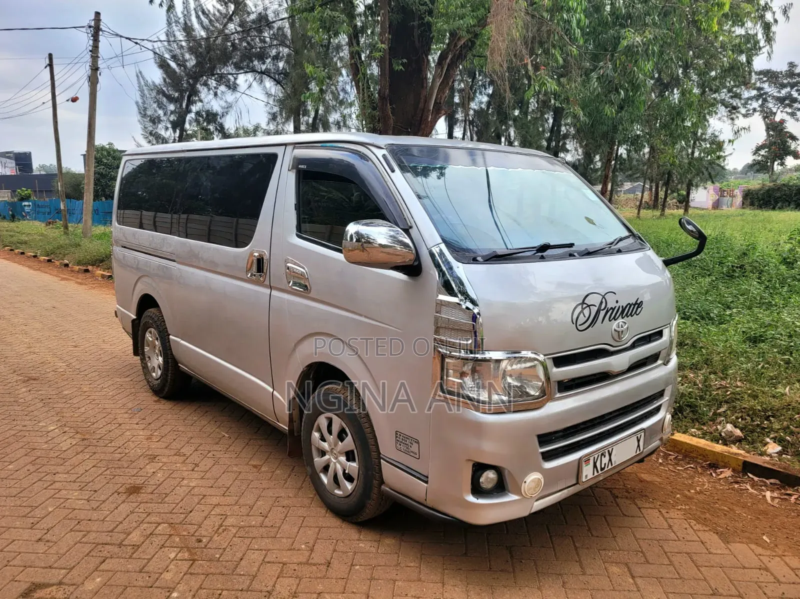 Toyota HiAce 2014 Silver