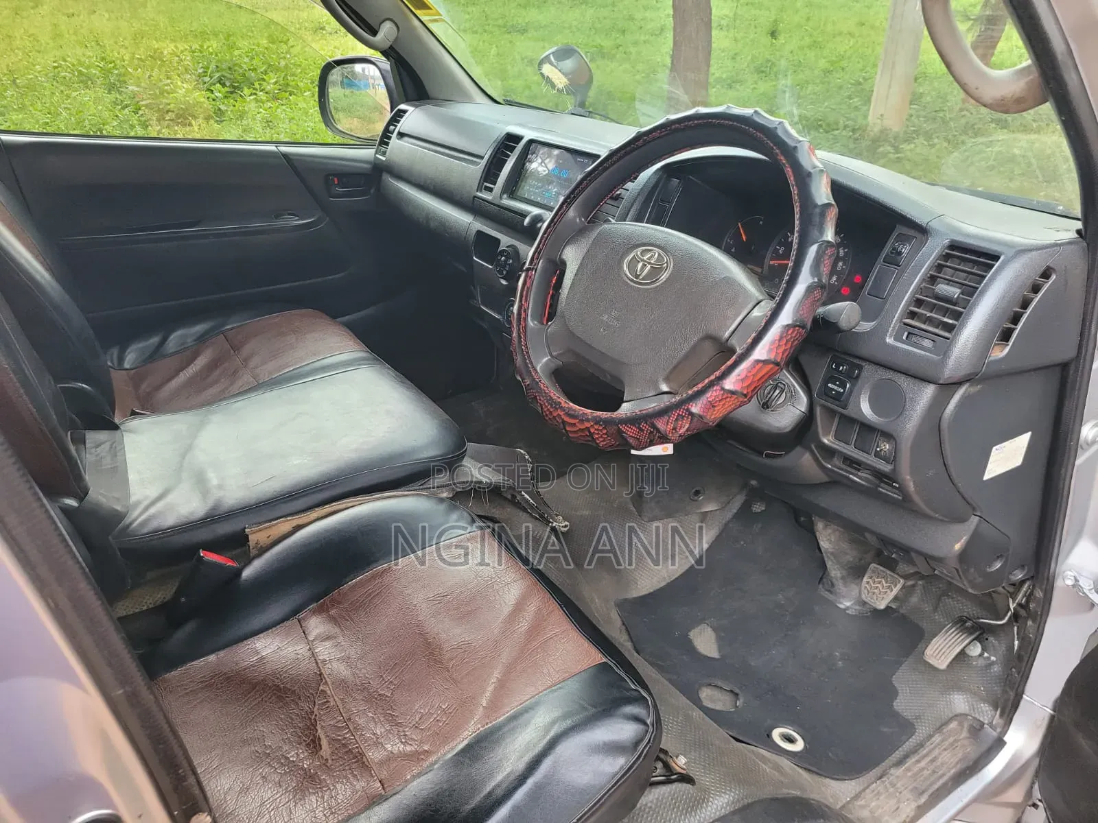 Toyota HiAce 2014 Silver