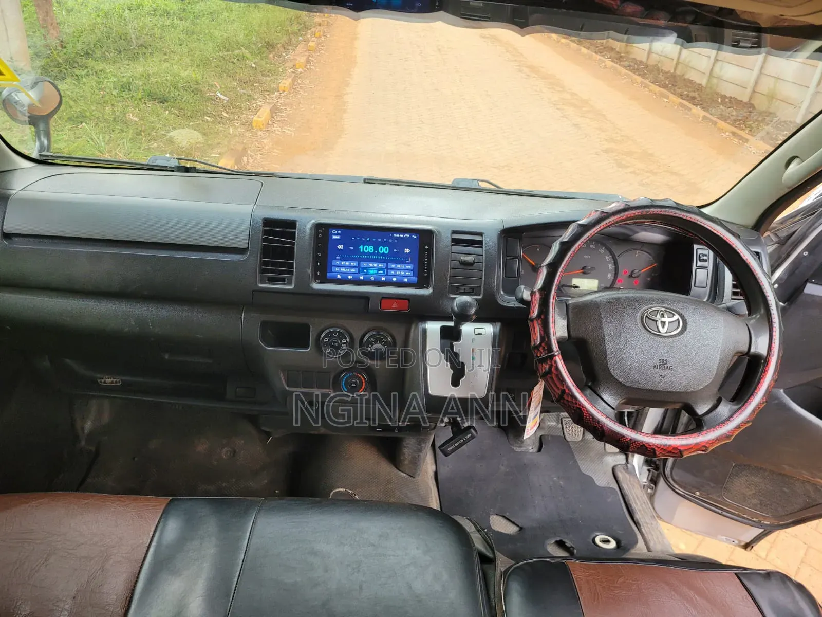 Toyota HiAce 2014 Silver