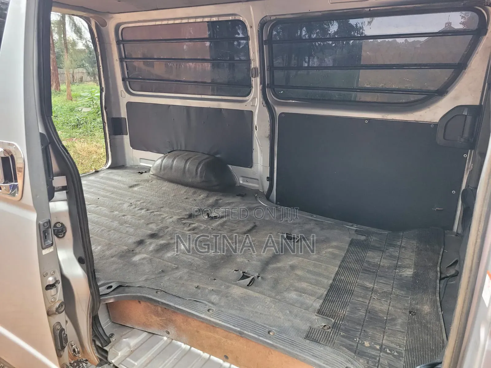 Toyota HiAce 2014 Silver