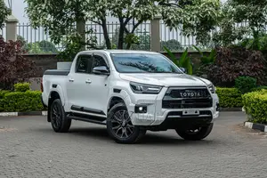 Toyota Hilux 2022 White