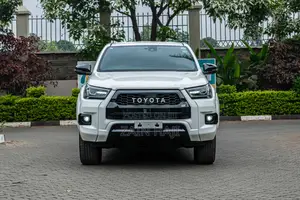 Toyota Hilux 2022 White