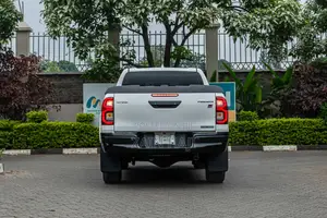 Toyota Hilux 2022 White