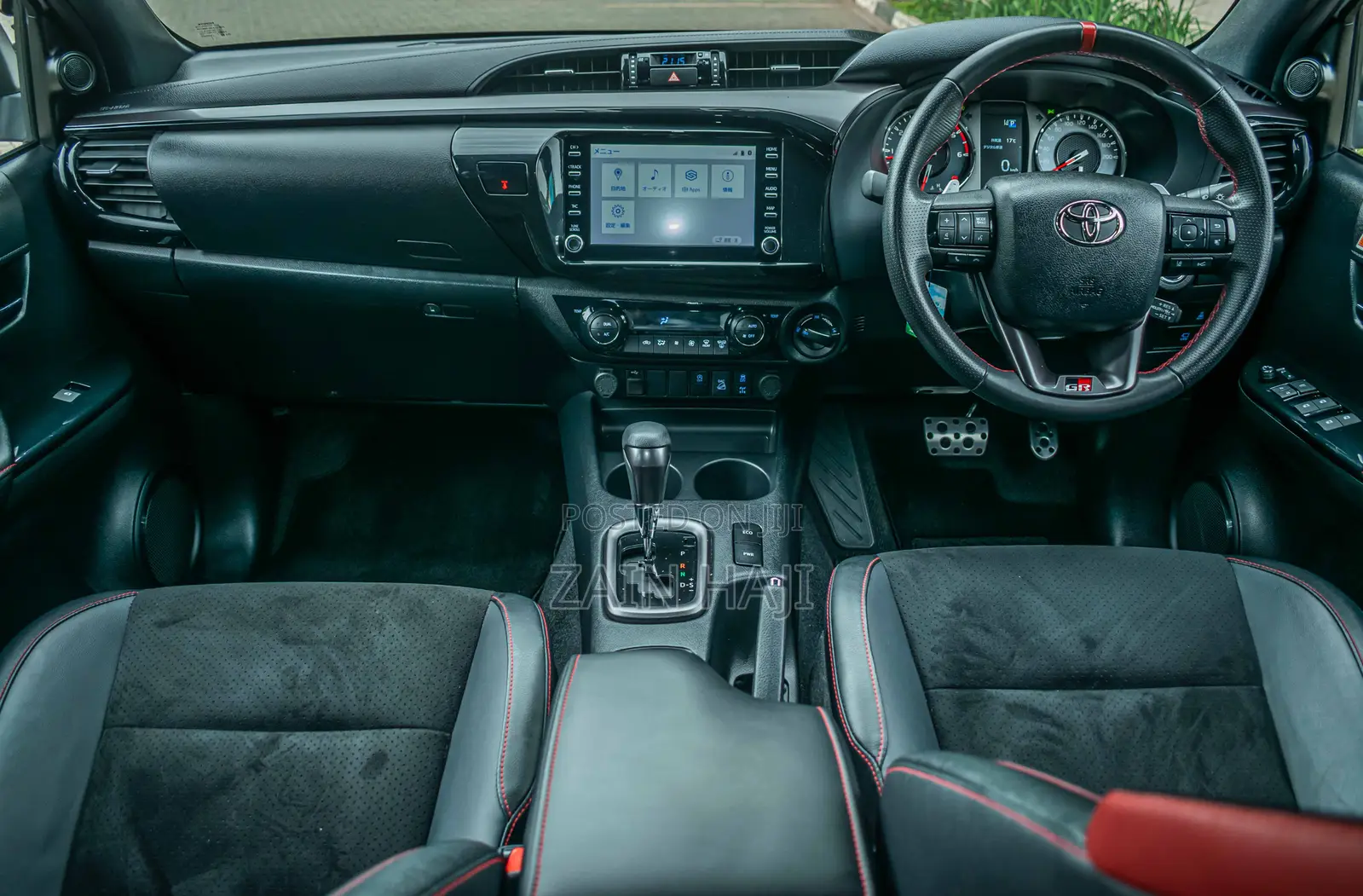 Toyota Hilux 2022 White