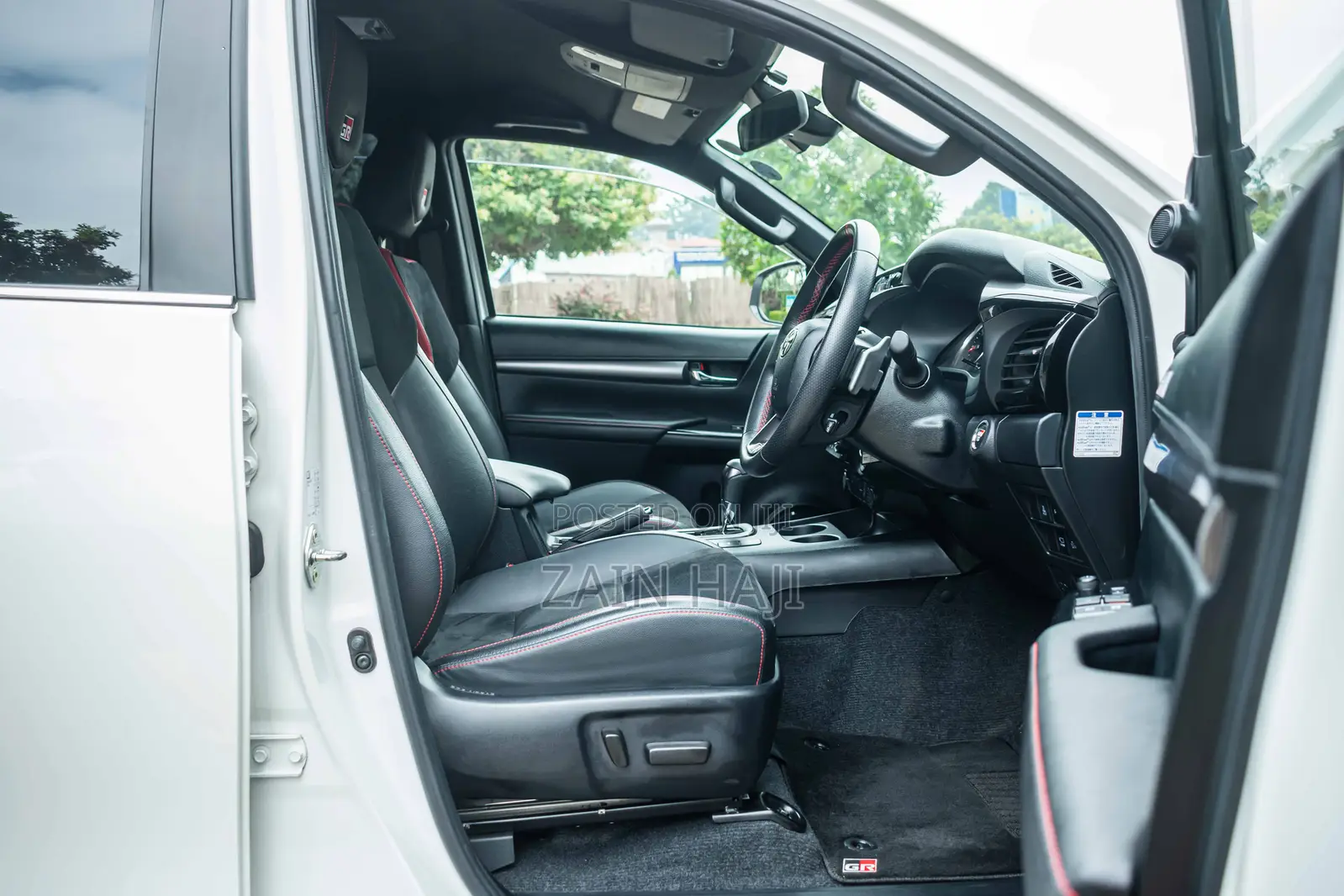 Toyota Hilux 2022 White