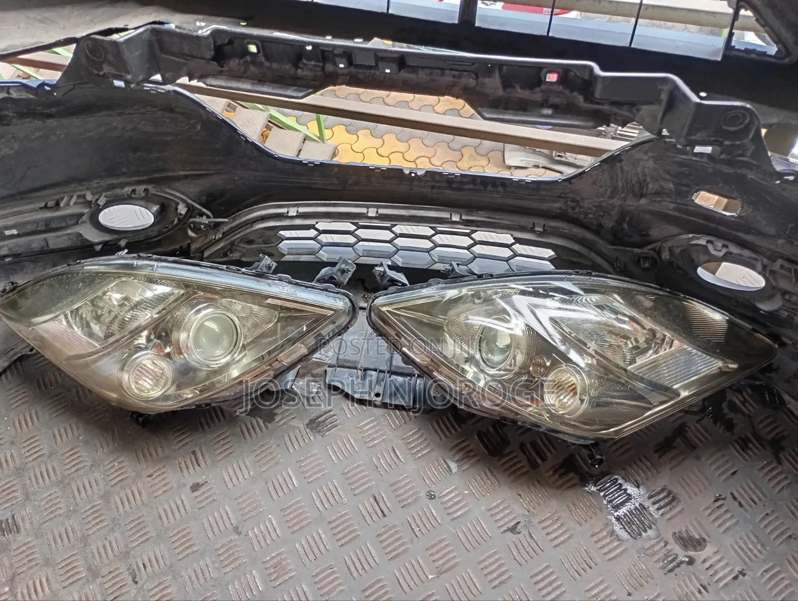 Toyota Isis 2005 Headlight