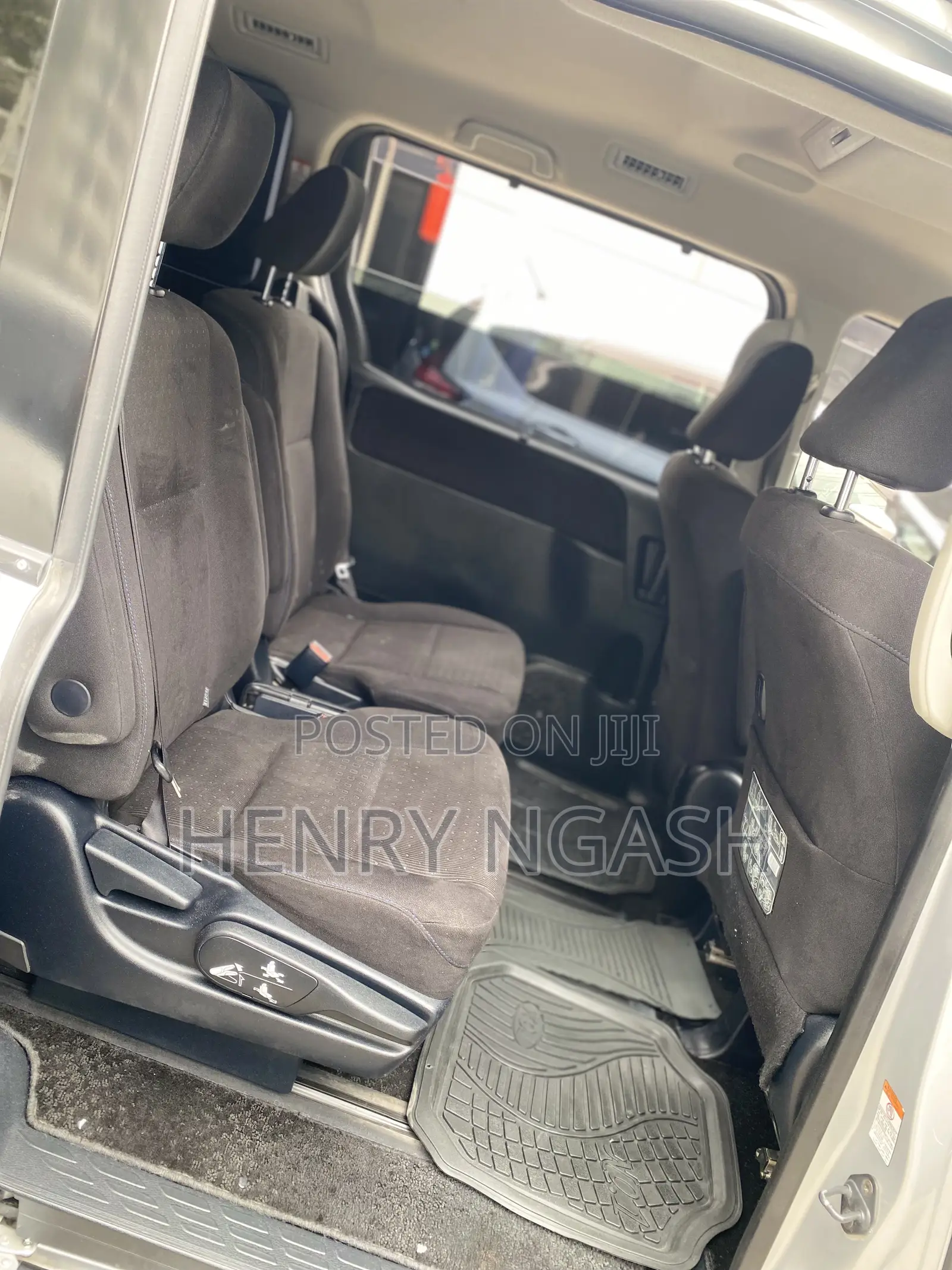 Toyota Noah 2016 Silver