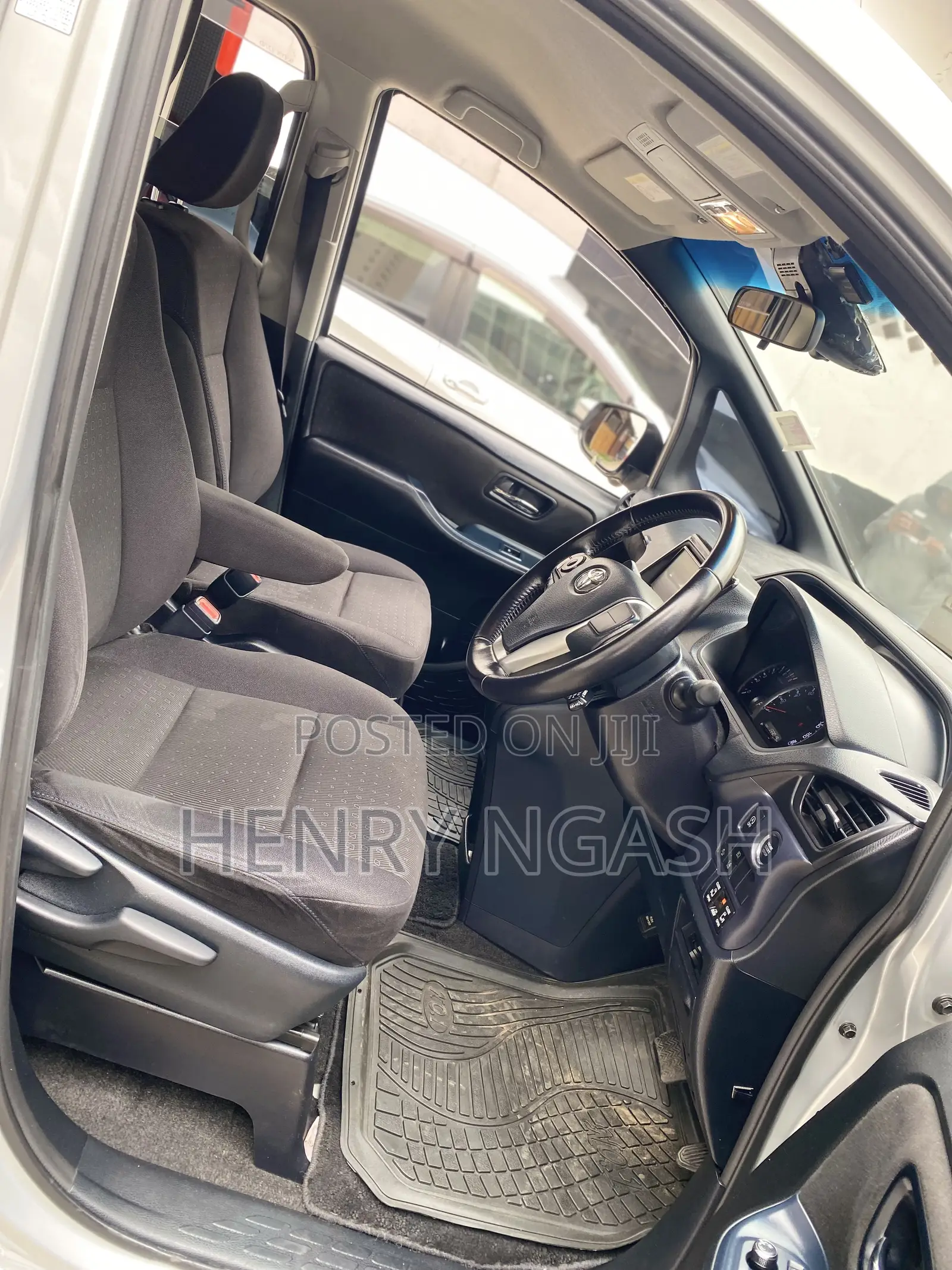 Toyota Noah 2016 Silver