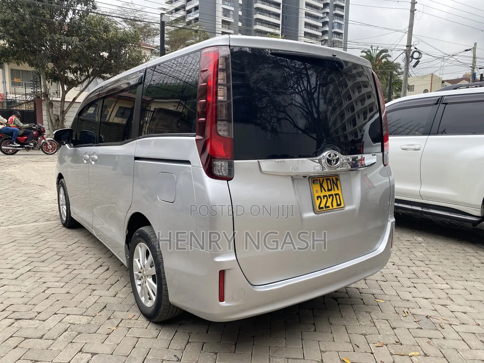 Toyota Noah 2016 Silver