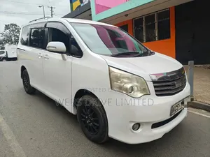 Toyota Noah 2012 White
