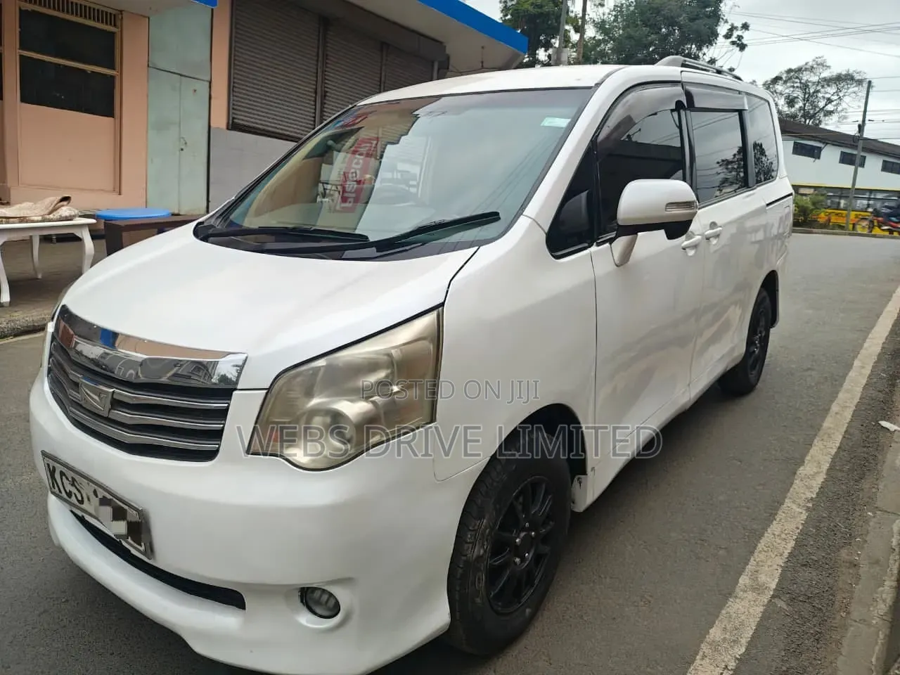 Toyota Noah 2012 White