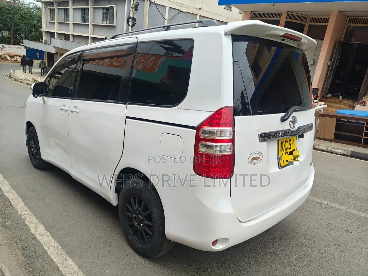 Toyota Noah 2012 White