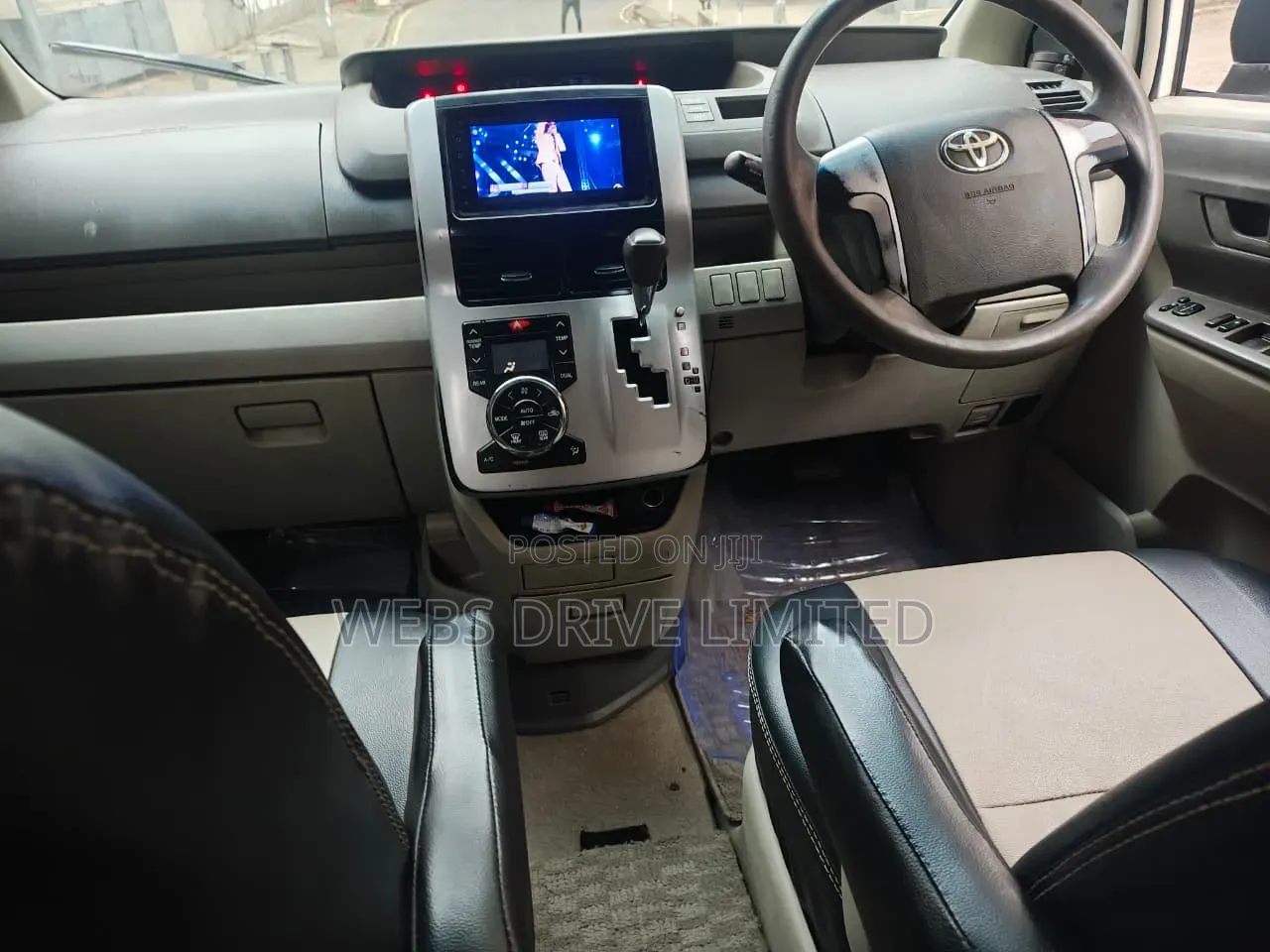Toyota Noah 2012 White