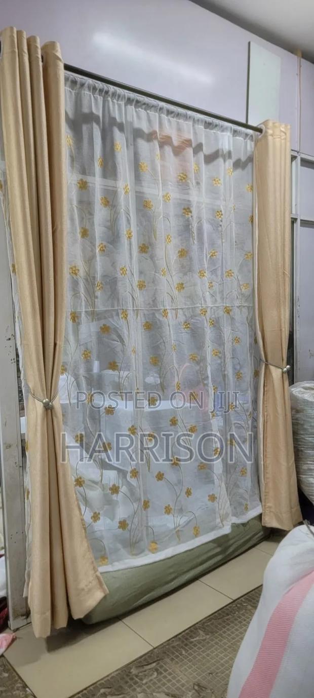 Plain Curtains With Shears - thumbnail 3