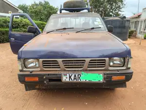 Nissan Pick-Up 1995 Blue