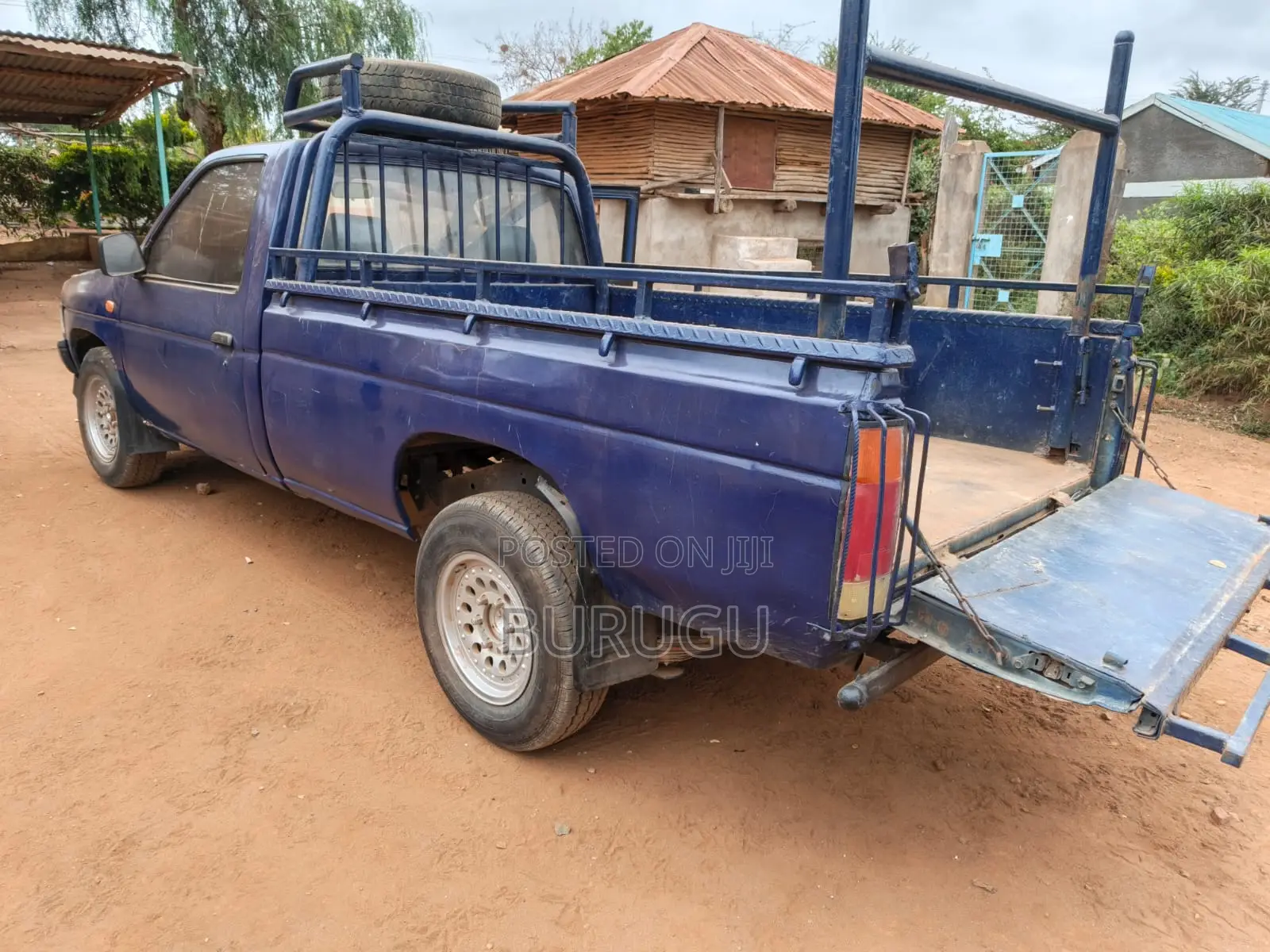 Nissan Pick-Up 1995 Blue