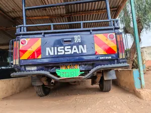 Nissan Pick-Up 1995 Blue