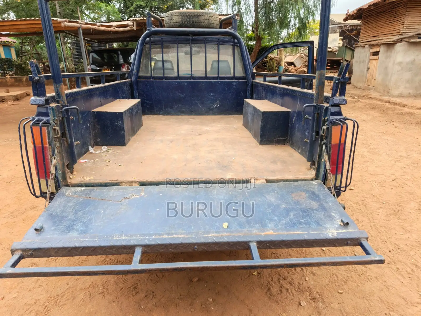 Nissan Pick-Up 1995 Blue