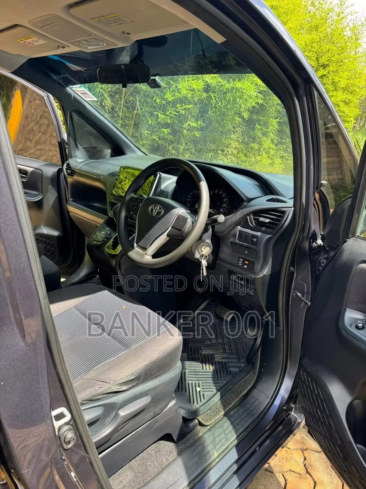 Toyota Voxy 2015 Gray