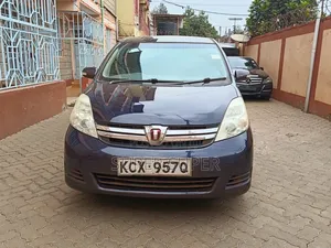 Toyota ISIS 2012 Blue