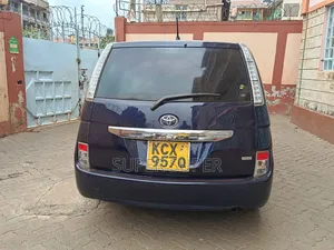 Toyota ISIS 2012 Blue